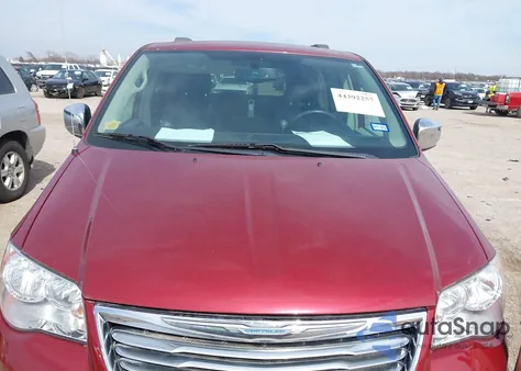 2016 Chrysler Town & Country Touring-L Anniversary Edition z USA, uszkodzony, nr VIN 2C4RC1CG3GR215594